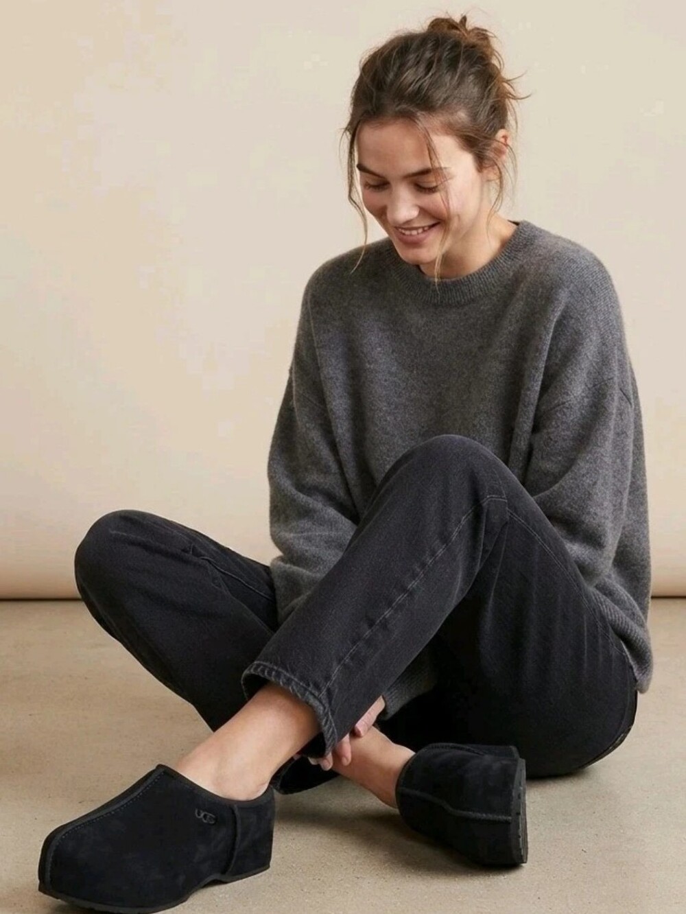 UGG Cottage Clog Women’s Black Suede Sheepskin Lined Slip-On Slippers! Size 7
